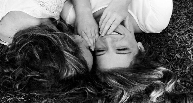 &Kappa;&rho;ά&tau;&alpha; &delta;ί&pi;&lambda;&alpha; &sigma;&omicron;&upsilon; &alpha;&nu;&theta;&rho;ώ&pi;&omicron;&upsilon;&sigmaf; &mu;&epsilon; &pi;&omicron;&iota;ό&tau;&eta;&tau;&alpha;