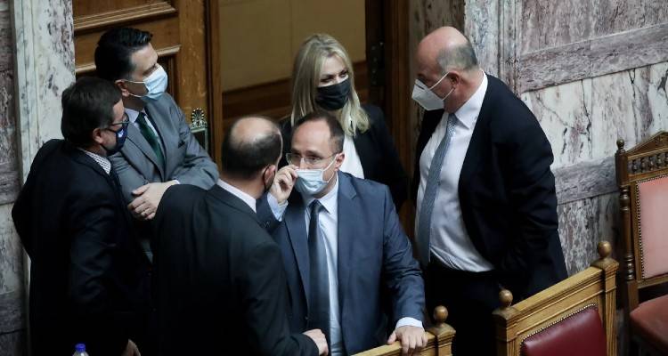 Συνεπιμέλεια: Πέρασε με 156 «ναι» | Καταψήφισαν Γιαννάκου-Ολγα Κεφαλογιάννη