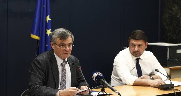 Εκτακτη ενημέρωση Χαρδαλιά στις 6: Ανακοινώνει νέα μέτρα | Πληροφορίες για ρεκόρ κρουσμάτων