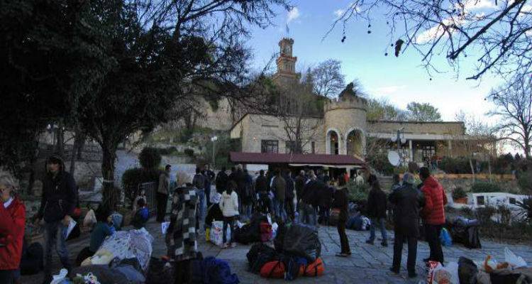 &Sigma;&epsilon; &Lambda;ά&rho;&iota;&sigma;&alpha;, &Tau;&rho;ί&kappa;&alpha;&lambda;&alpha; &kappa;&alpha;&iota; &Nu;έ&alpha; &Mu;ά&kappa;&rho;&eta; 700 &pi;&rho;ό&sigma;&phi;&upsilon;&gamma;&epsilon;&sigmaf; &alpha;&pi;ό &tau;&omicron;&nu; &Pi;&epsilon;&iota;&rho;&alpha;&iota;ά