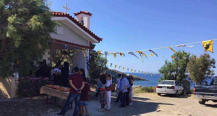 Θεία Λειτουργία στο εξωκλήσι της Αγίας Παρασκευής στο Ακρωτήρι Τηγάνι