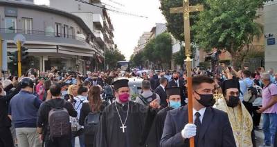 &Mu;ί&kappa;&eta;&sigmaf; &Theta;&epsilon;&omicron;&delta;&omega;&rho;ά&kappa;&eta;&sigmaf;: &Eta; &kappa;&rho;&eta;&tau;&iota;&kappa;ή &gamma;&eta; &tau;&omicron;&nu; &upsilon;&pi;&omicron;&delta;έ&chi;&epsilon;&tau;&alpha;&iota; - Έ&phi;&tau;&alpha;&sigma;&epsilon; &sigma;&tau;&alpha; &Chi;&alpha;&nu;&iota;ά &eta; &sigma;&omicron;&rho;ό&sigmaf; &tau;&omicron;&upsilon; -&laquo;&Alpha;&theta;ά&nu;&alpha;&tau;&omicron;&sigmaf;&raquo; &phi;ώ&nu;&alpha;&zeta;&epsilon; &omicron; &kappa;ό&sigma;&mu;&omicron;&sigmaf;