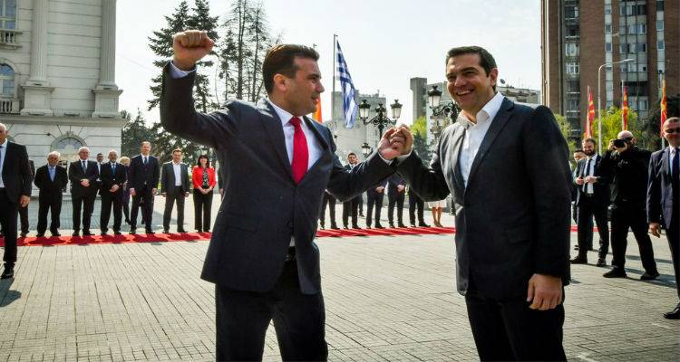 &Mu;&epsilon; &chi;&alpha;&mu;ό&gamma;&epsilon;&lambda;&alpha; &omicron; &Tau;&sigma;ί&pi;&rho;&alpha;&sigmaf; &sigma;&tau;&alpha; &Sigma;&kappa;ό&pi;&iota;&alpha; &gamma;&iota;&alpha; &tau;&eta;&nu; &laquo;&pi;&alpha;&tau;&rho;&iota;&omega;&tau;&iota;&kappa;ή&raquo; &sigma;&upsilon;&mu;&phi;&omega;&nu;ί&alpha; | &laquo;Ά&nu;&alpha;&psi;&epsilon; &phi;&omega;&tau;&iota;έ&sigmaf;&raquo; &mu;&epsilon; &tau;&omicron; &alpha;&epsilon;&rho;&omicron;&delta;&rho;ό&mu;&iota;&omicron; &laquo;&Mu;ί&kappa;&rho;&alpha;&raquo;
