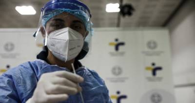 &Kappa;&omicron;&rho;&omega;&nu;&omicron;ϊό&sigmaf;: 6.393 &nu;έ&alpha; &kappa;&rho;&omicron;ύ&sigma;&mu;&alpha;&tau;&alpha;, 43 &theta;ά&nu;&alpha;&tau;&omicron;&iota; &kappa;&alpha;&iota; 459 &delta;&iota;&alpha;&sigma;&omega;&lambda;&eta;&nu;&omega;&mu;έ&nu;&omicron;&iota;