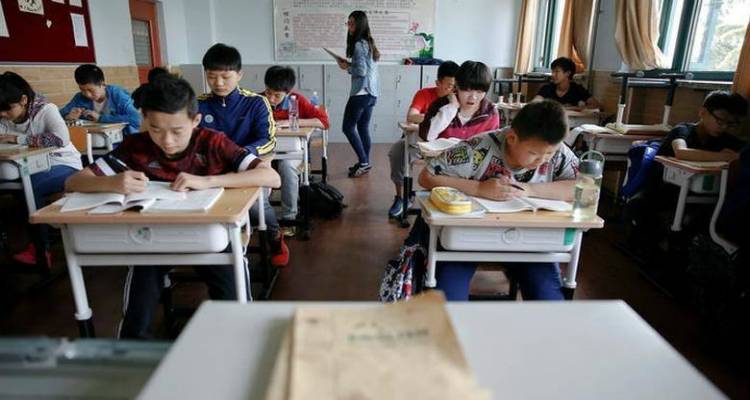 Μαθήτρια βρέθηκε αναίσθητη σε λίμνη αίματος | Γέννησε στο διάλειμμα του σχολείου