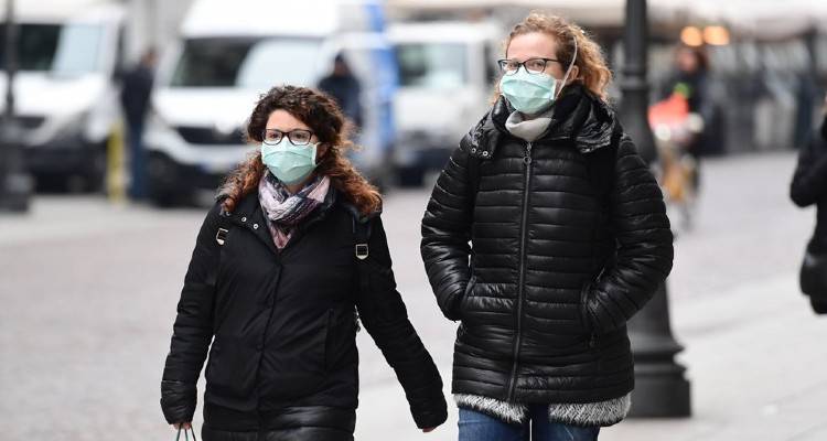 &Kappa;&rho;&omicron;ύ&sigma;&mu;&alpha;&tau;&alpha; &kappa;&omicron;&rho;&omega;&nu;&omicron;ϊ&omicron;ύ &sigma;&tau;&eta;&nu; &Epsilon;&lambda;&lambda;ά&delta;&alpha;: &Omicron; &iota;ό&sigmaf; &mu;&omicron;&lambda;ύ&nu;&epsilon;&iota; &tau;&iota;&sigmaf; &pi;&iota;&omicron; &pi;&alpha;&rho;&alpha;&gamma;&omega;&gamma;&iota;&kappa;έ&sigmaf; &eta;&lambda;&iota;&kappa;ί&epsilon;&sigmaf;