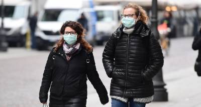 &Kappa;&rho;&omicron;ύ&sigma;&mu;&alpha;&tau;&alpha; &kappa;&omicron;&rho;&omega;&nu;&omicron;ϊ&omicron;ύ &sigma;&tau;&eta;&nu; &Epsilon;&lambda;&lambda;ά&delta;&alpha;: &Omicron; &iota;ό&sigmaf; &mu;&omicron;&lambda;ύ&nu;&epsilon;&iota; &tau;&iota;&sigmaf; &pi;&iota;&omicron; &pi;&alpha;&rho;&alpha;&gamma;&omega;&gamma;&iota;&kappa;έ&sigmaf; &eta;&lambda;&iota;&kappa;ί&epsilon;&sigmaf;
