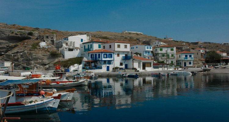 Ά&gamma;&iota;&omicron;&sigmaf; &Epsilon;&upsilon;&sigma;&tau;&rho;ά&tau;&iota;&omicron;&sigmaf;: &Mu;&iota;&alpha; &pi;&lambda;ώ&rho;&eta; &kappa;ό&nu;&tau;&rho;&alpha; &sigma;&tau;&omicron; &beta;&omicron;&rho;&iota;ά &tau;&omicron;&upsilon; &Alpha;&iota;&gamma;&alpha;ί&omicron;&upsilon;