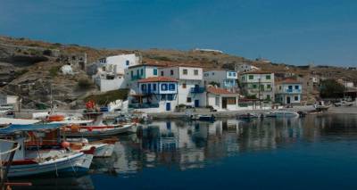 Ά&gamma;&iota;&omicron;&sigmaf; &Epsilon;&upsilon;&sigma;&tau;&rho;ά&tau;&iota;&omicron;&sigmaf;: &Mu;&iota;&alpha; &pi;&lambda;ώ&rho;&eta; &kappa;ό&nu;&tau;&rho;&alpha; &sigma;&tau;&omicron; &beta;&omicron;&rho;&iota;ά &tau;&omicron;&upsilon; &Alpha;&iota;&gamma;&alpha;ί&omicron;&upsilon;