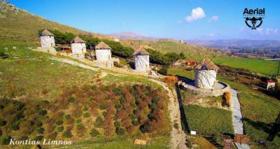 &Omicron; &Kappa;&omicron;&nu;&tau;&iota;ά&sigmaf; &kappa;ό&beta;&epsilon;&iota; &tau;&eta; &beta;&alpha;&sigma;&iota;&lambda;ό&pi;&iota;&tau;&alpha;