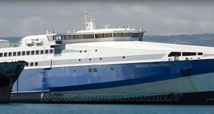 &Sigma;&alpha;&pi;ί&zeta;&epsilon;&iota; &beta;&upsilon;&theta;&iota;&zeta;ό&mu;&epsilon;&nu;&omicron; &sigma;&tau;&eta;&nu; &Alpha;&omicron;&upsilon;&gamma;&kappa;&omicron;ύ&sigma;&tau;&alpha; &tau;&eta;&sigmaf; &Iota;&tau;&alpha;&lambda;ί&alpha;&sigmaf; &tau;&omicron; &laquo;&Alpha;ί&omicron;&lambda;&omicron;&sigmaf; &Kappa;&epsilon;&nu;&tau;έ&rho;&eta;&sigmaf;&raquo; (video)