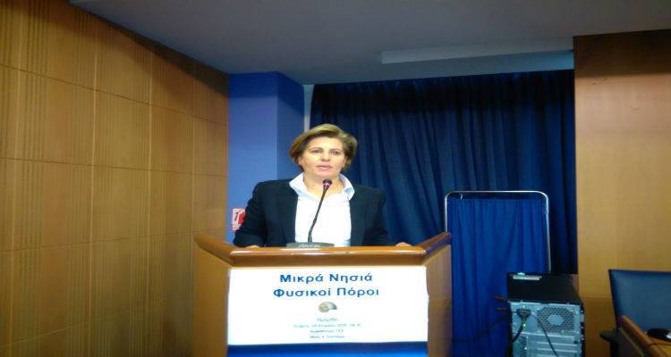 &Sigma;&tau;&eta;&nu; &Eta;&mu;&epsilon;&rho;ί&delta;&alpha; &mu;&epsilon; &theta;έ&mu;&alpha;: &laquo;&Mu;&iota;&kappa;&rho;ά &Nu;&eta;&sigma;&iota;ά &kappa;&alpha;&iota; &Phi;&upsilon;&sigma;&iota;&kappa;&omicron;ί &Pi;ό&rho;&omicron;&iota;&raquo; &eta; &Chi;&rho;&iota;&sigma;&tau;&iota;ά&nu;&alpha; &Kappa;&alpha;&lambda;&omicron;&gamma;ή&rho;&omicron;&upsilon;