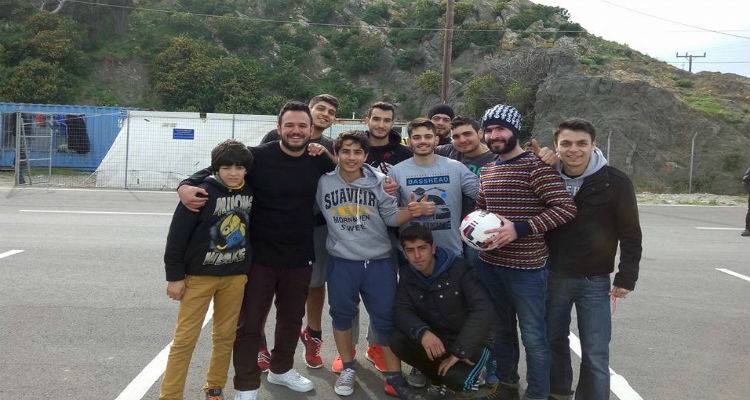 &Mu;ά&theta;&eta;&mu;&alpha; &alpha;&nu;&theta;&rho;&omega;&pi;&iota;ά&sigmaf; &alpha;&pi;ό &tau;&omicron;&upsilon;&sigmaf; &phi;&omicron;&iota;&tau;&eta;&tau;έ&sigmaf; &tau;&eta;&sigmaf; &Lambda;ή&mu;&nu;&omicron;&upsilon;: Έ&pi;&alpha;&iota;&xi;&alpha;&nu; &pi;&omicron;&delta;ό&sigma;&phi;&alpha;&iota;&rho;&omicron; &mu;&epsilon; &tau;&alpha; &pi;&rho;&omicron;&sigma;&phi;&upsilon;&gamma;ό&pi;&omicron;&upsilon;&lambda;&alpha;