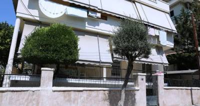 &Alpha;&gamma;ί&alpha; &Beta;&alpha;&rho;&beta;ά&rho;&alpha;: &Alpha;&pi;&omicron;&lambda;&omicron;&gamma;&epsilon;ί&tau;&alpha;&iota; &omicron; 75&chi;&rho;&omicron;&nu;&omicron;&sigmaf; &gamma;&iota;&alpha; &tau;&eta; &delta;&omicron;&lambda;&omicron;&phi;&omicron;&nu;ί&alpha; &tau;&eta;&sigmaf; &sigma;&upsilon;&zeta;ύ&gamma;&omicron;&upsilon; &tau;&omicron;&upsilon; | &laquo;&Tau;&rho;&epsilon;&lambda;ά&theta;&eta;&kappa;&alpha;, ή&theta;&epsilon;&lambda;&alpha; &alpha;&pi;&lambda;ά &nu;&alpha; &tau;&eta;&nu; &phi;&omicron;&beta;&epsilon;&rho;ί&sigma;&omega;&raquo;