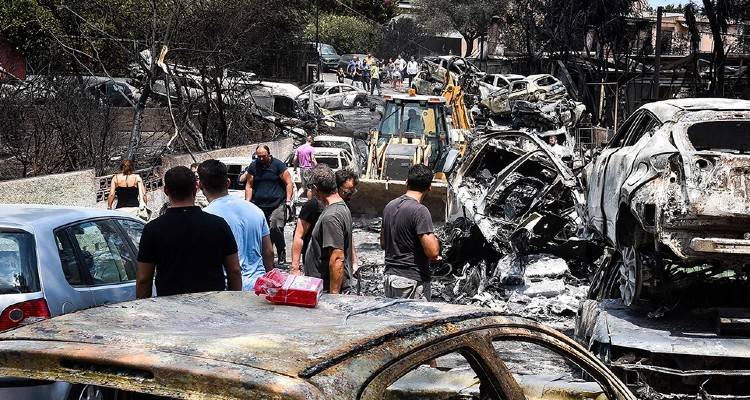 Κάτοικος του Ματιού απαντά για τις εκκενώσεις: «Αν σκούπιζες πτώματα από τον δρόμο, θα καταλάβαινες...»