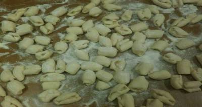 &Alpha;&pi;ό&psi;&epsilon; &laquo;&lambda;ά&tau;&epsilon; &tau;&sigma;&rsquo; &Alpha;&gamma;&kappa;&alpha;&rho;&upsilon;ώ&nu;&epsilon;&sigmaf; &nu;&alpha; &sigma;&alpha;&sigmaf; &phi;&lambda;έ&psi;&omicron;&upsilon;&mu;&rsquo; &mu;&alpha;&kappa;&alpha;&rho;ό&nu;&epsilon;&sigmaf;&raquo;