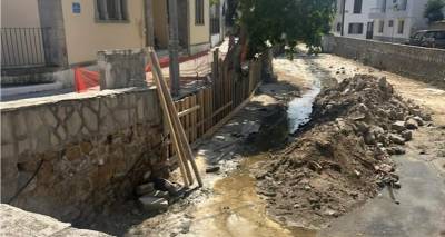 &Mu;ύ&rho;&iota;&nu;&alpha;: &Xi;&epsilon;&kappa;ί&nu;&eta;&sigma;&epsilon; &eta; &alpha;&pi;&omicron;&kappa;&alpha;&tau;ά&sigma;&tau;&alpha;&sigma;&eta; &tau;&omicron;&upsilon; &tau;&omicron;&iota;&chi;ί&omicron;&upsilon; &sigma;&tau;&eta; &gamma;έ&phi;&upsilon;&rho;&alpha;, &alpha;&pi;ό &tau;&eta;&nu; &Pi;.&Epsilon;. &Lambda;ή&mu;&nu;&omicron;&upsilon;