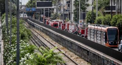 &Sigma;&upsilon;&nu;&alpha;&gamma;&epsilon;&rho;&mu;ό&sigmaf; &sigma;&tau;&omicron;&nu; &Pi;&epsilon;&iota;&rho;&alpha;&iota;ά: &Delta;&iota;&alpha;&rho;&rho;&omicron;ή &alpha;&epsilon;&rho;ί&omicron;&upsilon; &alpha;&pi;ό &beta;&epsilon;&nu;&zeta;&iota;&nu;ά&delta;&iota;&kappa;&omicron; -&Pi;&rho;&omicron;&lambda;&eta;&pi;&tau;&iota;&kappa;ή &epsilon;&kappa;&kappa;έ&nu;&omega;&sigma;&eta; &delta;ύ&omicron; &pi;&omicron;&lambda;&upsilon;&kappa;&alpha;&tau;&omicron;&iota;&kappa;&iota;ώ&nu;, &delta;&iota;&alpha;&kappa;&omicron;&pi;ή &delta;&rho;&omicron;&mu;&omicron;&lambda;&omicron;&gamma;ί&omega;&nu; &Eta;&lambda;&epsilon;&kappa;&tau;&rho;&iota;&kappa;&omicron;ύ &kappa;&alpha;&iota; &tau;&rho;&alpha;&mu;