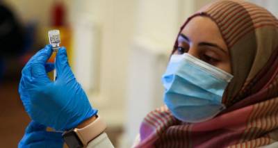 &Beta;&rho;&epsilon;&tau;&alpha;&nu;ί&alpha; : &Eta; &epsilon;&nu;&iota;&sigma;&chi;&upsilon;&tau;&iota;&kappa;ή &delta;ό&sigma;&eta; &mu;&epsilon; &epsilon;&mu;&beta;ό&lambda;&iota;&alpha; Pfizer &kappa;&alpha;&iota; Moderna &epsilon;ί&nu;&alpha;&iota; &eta; &kappa;&alpha;&lambda;ύ&tau;&epsilon;&rho;&eta; &alpha;&sigma;&pi;ί&delta;&alpha; &kappa;&alpha;&tau;ά &tau;&omicron;&upsilon; Covid