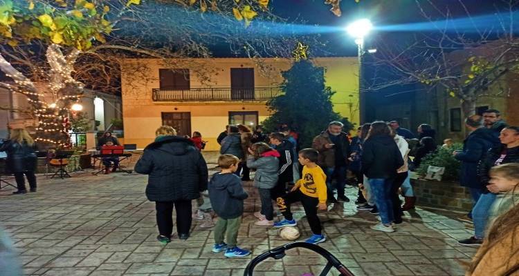 Το Λιβαδοχώρι φοράει τα γιορτινά του