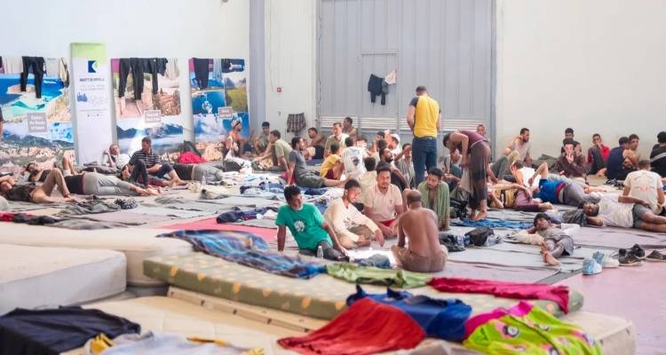 Κράτηση σε κλειστά κέντρα και αναστολή αιτημάτων ασύλου -Mέτρα μετά τις καραβιές μεταναστών και το επεισόδιο με Χαφτάρ