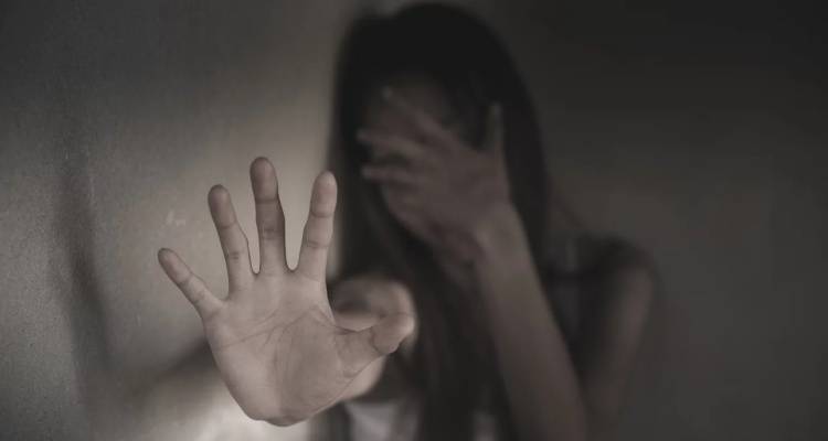 &Kappa;&omicron;&lambda;&omega;&nu;ό&sigmaf;: &laquo;&Kappa;ά&nu;' &tau;&omicron;, &epsilon;&iota;&delta;ά&lambda;&lambda;&omega;&sigmaf; &theta;&alpha; &pi;ά&theta;&omicron;&upsilon;&nu; &kappa;&alpha;&kappa;ό &omicron;&iota; &delta;&iota;&kappa;&omicron;ί &sigma;&omicron;&upsilon;&raquo; -&Eta; 16&chi;&rho;&omicron;&nu;&eta; &pi;&epsilon;&rho;&iota;&gamma;&rho;ά&phi;&epsilon;&iota; &tau;&omicron;&upsilon;&sigmaf; &beta;&iota;&alpha;&sigma;&mu;&omicron;ύ&sigmaf; &alpha;&pi;ό &tau;&omicron;&nu; 44&chi;&rho;&omicron;&nu;&omicron;