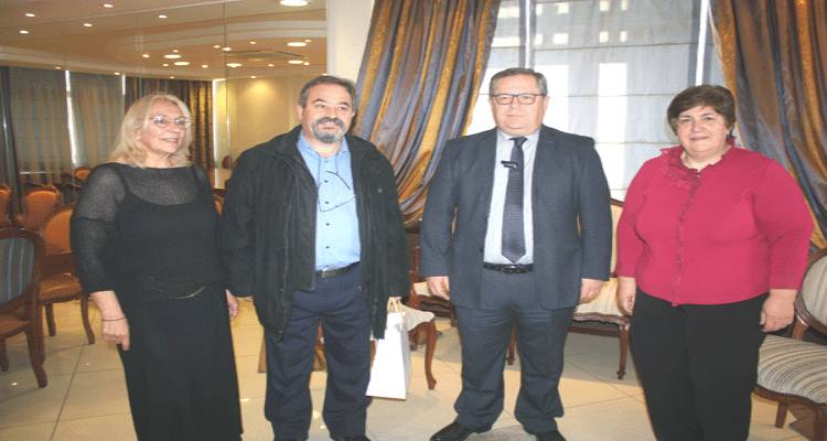 &Sigma;&tau;&eta;&nu; &Kappa;&alpha;&beta;ά&lambda;&alpha; &omicron; &Kappa;ώ&sigma;&tau;&alpha;&sigmaf; &Alpha;&delta;&alpha;&mu;ί&delta;&eta;&sigmaf;: &Pi;&alpha;&rho;&omicron;&upsilon;&sigma;ί&alpha; &sigma;&epsilon; &epsilon;&kappa;&delta;ή&lambda;&omega;&sigma;&eta; &Lambda;&eta;&mu;&nu;&iota;ώ&nu; &kappa;&alpha;&iota; &sigma;&upsilon;&nu;ά&nu;&tau;&eta;&sigma;&eta; &mu;&epsilon; &tau;&omicron;&nu; &Theta;. &Mu;&alpha;&rho;&kappa;ό&pi;&omicron;&upsilon;&lambda;&omicron;