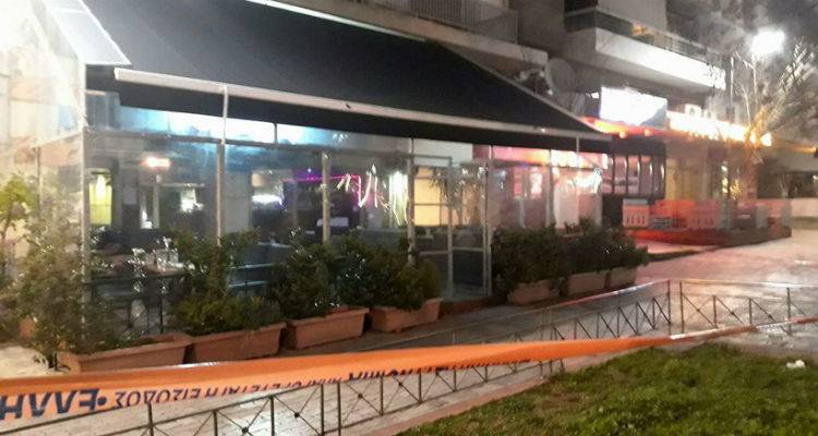 &Epsilon;&nu; &psi;&upsilon;&chi;&rho;ώ &delta;&omicron;&lambda;&omicron;&phi;&omicron;&nu;ί&alpha; &sigma;&tau;&eta; &Phi;&omega;&kappa;ί&omega;&nu;&omicron;&sigmaf; &Nu;έ&gamma;&rho;&eta;: &Tau;&omicron;&nu; &sigma;&kappa;ό&tau;&omega;&sigma;&alpha;&nu; &mu;&epsilon; &pi;έ&nu;&tau;&epsilon; &sigma;&phi;&alpha;ί&rho;&epsilon;&sigmaf;