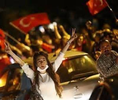 &Nu;ύ&chi;&tau;&alpha; &alpha;&gamma;&omega;&nu;ί&alpha;&sigmaf;: &Delta;&epsilon;&kappa;ά&delta;&epsilon;&sigmaf; &tau;&rho;&alpha;&upsilon;&mu;&alpha;&tau;ί&epsilon;&sigmaf; &mu;&epsilon;&tau;ά &alpha;&pi;ό &epsilon;&pi;έ&mu;&beta;&alpha;&sigma;&eta; &tau;&eta;&sigmaf; &alpha;&sigma;&tau;&upsilon;&nu;&omicron;&mu;ί&alpha;&sigmaf; &sigma;&tau;&eta;&nu; &pi;&lambda;&alpha;&tau;&epsilon;ί&alpha; &Tau;&alpha;&xi;ί&mu;