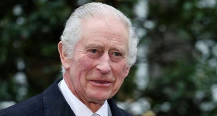 Βασιλιάς Κάρολος : Παραμένει στη θέση του ως αρχηγός του κράτους αλλά θα απέχει από τα δημόσια καθήκοντα του