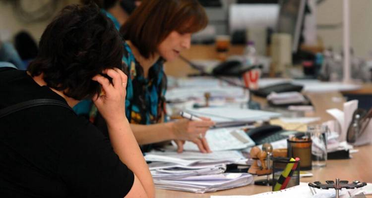 &Delta;&eta;&mu;ό&sigma;&iota;&omicron;: &Alpha;&xi;&iota;&omicron;&lambda;ό&gamma;&eta;&sigma;&eta; ή &sigma;&tau;έ&rho;&eta;&sigma;&eta; &mu;&iota;&sigma;&theta;&omicron;ύ