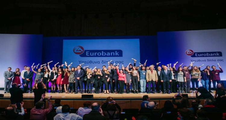 &Eta; Eurobank &beta;&rho;ά&beta;&epsilon;&upsilon;&sigma;&epsilon; &tau;&omicron;&upsilon;&sigmaf; &alpha;&rho;&iota;&sigma;&tau;&omicron;ύ&chi;&omicron;&upsilon;&sigmaf; &tau;&eta;&sigmaf; &chi;ώ&rho;&alpha;&sigmaf; | &Alpha;&nu;ά&mu;&epsilon;&sigma;ά &tau;&omicron;&upsilon;&sigmaf; &kappa;&alpha;&iota; &omicron; &Lambda;&eta;&mu;&nu;&iota;ό&sigmaf; &Gamma;&iota;ά&nu;&nu;&eta;&sigmaf; &Rho;&epsilon;&nu;&tau;&alpha;&rho;ή&sigmaf; (photos)