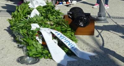 &Mu;ύ&rho;&iota;&nu;&alpha;: Έ&nu;&alpha; &kappa;&alpha;&nu;ό&nu;&iota; &sigma;&tau;&omicron; &pi;&lambda;&epsilon;&upsilon;&rho;ό &tau;&omicron;&upsilon; &Kappa;&omicron;&upsilon;&nu;&tau;&omicron;&upsilon;&rho;&iota;ώ&tau;&eta;