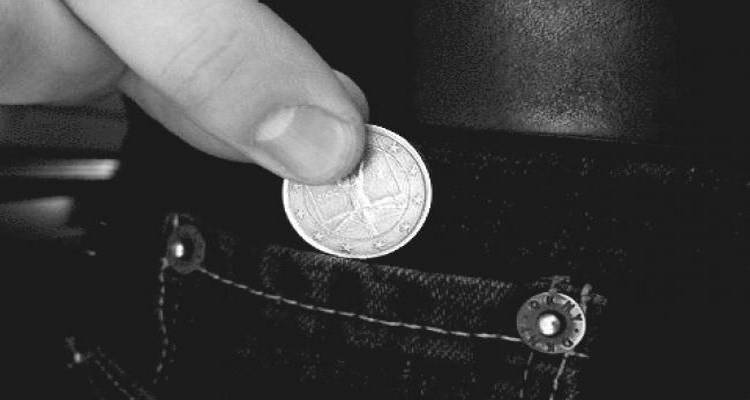 Ο  Πατριωτισμός γεμίζει  τσέπες