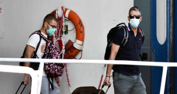 Υποχρεωτική χρήση μάσκας και στους εξωτερικούς χώρους των πλοίων | Θα ληφθούν και άλλα μέτρα αν χρειαστεί