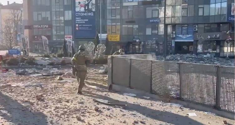 &Epsilon;&iota;&sigma;&beta;&omicron;&lambda;ή &sigma;&tau;&eta;&nu; &Omicron;&upsilon;&kappa;&rho;&alpha;&nu;ί&alpha;: &Tau;&eta; &Delta;&epsilon;&upsilon;&tau;έ&rho;&alpha; &omicron;&iota; &sigma;&upsilon;&nu;&omicron;&mu;&iota;&lambda;ί&epsilon;&sigmaf; &alpha;&nu;ά&mu;&epsilon;&sigma;&alpha; &sigma;&epsilon; &Omicron;&upsilon;&kappa;&rho;&alpha;&nu;&omicron;ύ&sigmaf; &kappa;&alpha;&iota; &Rho;ώ&sigma;&omicron;&upsilon;&sigmaf; &delta;&iota;&pi;&lambda;&omega;&mu;ά&tau;&epsilon;&sigmaf; &sigma;&tau;&eta; &Lambda;&epsilon;&upsilon;&kappa;&omicron;&rho;&omega;&sigma;ί&alpha;