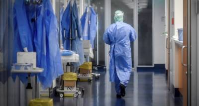 &Kappa;&omicron;&rho;&omega;&nu;&omicron;ϊό&sigmaf;: &Kappa;&alpha;&nu;έ&nu;&alpha;&sigmaf; &nu;έ&omicron;&sigmaf; &theta;ά&nu;&alpha;&tau;&omicron;&sigmaf; - 140 &sigma;&upsilon;&nu;&omicron;&lambda;&iota;&kappa;ά | 21 &nu;έ&alpha; &kappa;&rho;&omicron;ύ&sigma;&mu;&alpha;&tau;&alpha;