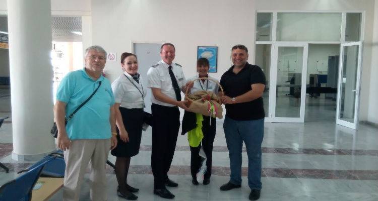 Έ&phi;&tau;&alpha;&sigma;&alpha;&nu; &Lambda;ή&mu;&nu;&omicron; &omicron;&iota; &pi;&rho;ώ&tau;&omicron;&iota; &Beta;&rho;&epsilon;&tau;&alpha;&nu;&omicron;ί &tau;&omicron;&upsilon;&rho;ί&sigma;&tau;&epsilon;&sigmaf; (photos)