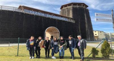 &Gamma;&Epsilon;&Lambda; &Mu;ύ&rho;&iota;&nu;&alpha;&sigmaf;: &laquo;Έ&nu;&alpha; &tau;&alpha;&xi;ί&delta;&iota; &delta;&iota;&alpha;&phi;&omicron;&rho;&epsilon;&tau;&iota;&kappa;ό &alpha;&pi;ό &tau;&alpha; ά&lambda;&lambda;&alpha;&raquo;