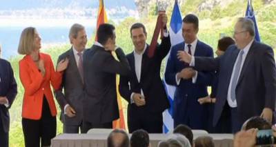 &Omicron; &Zeta;ά&epsilon;&phi; έ&beta;&gamma;&alpha;&lambda;&epsilon; &tau;&eta; &gamma;&rho;&alpha;&beta;ά&tau;&alpha; &tau;&omicron;&upsilon; &kappa;&alpha;&iota; &tau;&eta;&nu; έ&delta;&omega;&sigma;&epsilon; &sigma;&tau;&omicron;&nu; &Tau;&sigma;ί&pi;&rho;&alpha; -&Tau;&eta;&nu; έ&kappa;&alpha;&nu;&epsilon; &pi;&omicron;&sigma;έ&tau; &omicron; &Chi;&alpha;&nu; [&epsilon;&iota;&kappa;ό&nu;&epsilon;&sigmaf;]