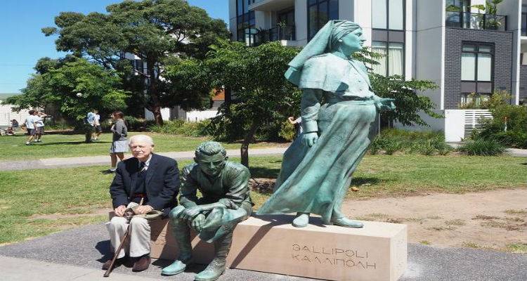 &Beta;&epsilon;&tau;&epsilon;&rho;ά&nu;&omicron;&sigmaf; &tau;&omega;&nu; ANZACs &epsilon;&pi;&iota;&sigma;&kappa;έ&phi;&theta;&eta;&kappa;&epsilon; &tau;&omicron; &Mu;&nu;&eta;&mu;&epsilon;ί&omicron; &Lambda;ή&mu;&nu;&omicron;&upsilon;-&Kappa;&alpha;&lambda;&lambda;ί&pi;&omicron;&lambda;&eta;&sigmaf;
