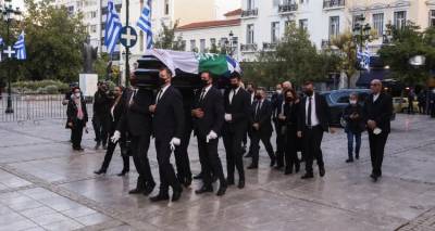 &Sigma;&tau;&eta; &Mu;&eta;&tau;&rho;ό&pi;&omicron;&lambda;&eta; &Alpha;&theta;&eta;&nu;ώ&nu; &eta; &sigma;&omicron;&rho;ό&sigmaf; &tau;&eta;&sigmaf; &Phi;ώ&phi;&eta;&sigmaf; &Gamma;&epsilon;&nu;&nu;&eta;&mu;&alpha;&tau;ά | &Sigma;&tau;&iota;&sigmaf; 10 &tau;&omicron; &lambda;&alpha;ϊ&kappa;ό &pi;&rho;&omicron;&sigma;&kappa;ύ&nu;&eta;&mu;&alpha;
