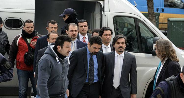 &Kappa;&omicron;&nu;&tau;&omicron;&nu;ή&sigmaf;: &Epsilon;&nu;&delta;&epsilon;&chi;ό&mu;&epsilon;&nu;&omicron; &nu;&alpha; &delta;&iota;&kappa;&alpha;&sigma;&tau;&omicron;ύ&nu; &omicron;&iota; 8 &sigma;&tau;&rho;&alpha;&tau;&iota;&omega;&tau;&iota;&kappa;&omicron;ί &sigma;&tau;&eta;&nu; &Epsilon;&lambda;&lambda;ά&delta;&alpha; &epsilon;ά&nu; &tau;&omicron; &zeta;&eta;&tau;ή&sigma;&epsilon;&iota; &eta; &Tau;&omicron;&upsilon;&rho;&kappa;ί&alpha;