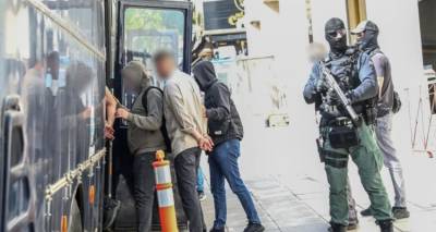 &Epsilon;&pi;&epsilon;&iota;&sigma;ό&delta;&iota;&alpha; &sigma;&tau;&alpha; &delta;&iota;&kappa;&alpha;&sigma;&tau;ή&rho;&iota;&alpha; &tau;&eta;&sigmaf; &Epsilon;&upsilon;&epsilon;&lambda;&pi;ί&delta;&omega;&nu; | &Pi;&rho;&omicron;&phi;&upsilon;&lambda;&alpha;&kappa;ί&sigma;&tau;&eta;&kappa;&alpha;&nu; &omicron;&iota; 6 &alpha;&pi;ό &tau;&omicron;&upsilon;&sigmaf; 8 &sigma;&upsilon;&lambda;&lambda;&eta;&phi;&theta;έ&nu;&tau;&epsilon;&sigmaf; &gamma;&iota;&alpha; &tau;&eta; &lambda;&eta;&sigma;&tau;&epsilon;ί&alpha; &sigma;&tau;&eta;&nu; &Kappa;ά&tau;&omega; &Tau;&iota;&theta;&omicron;&rho;έ&alpha;