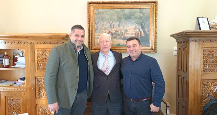 &Sigma;&upsilon;&nu;ά&nu;&tau;&eta;&sigma;&eta; &Mu;&omicron;&upsilon;&tau;&zeta;&omicron;ύ&rho;&eta; &mu;&epsilon; &tau;&omicron;&nu; &pi;&rho;ό&epsilon;&delta;&rho;&omicron; &tau;&eta;&sigmaf; Έ&nu;&omega;&sigma;&eta;&sigmaf; &Xi;&epsilon;&nu;&omicron;&delta;ό&chi;&omega;&nu; &Lambda;ή&mu;&nu;&omicron;&upsilon; &Nu;. &Kappa;&omega;&nu;&sigma;&tau;&alpha;&nu;&tau;ά&kappa;&eta;