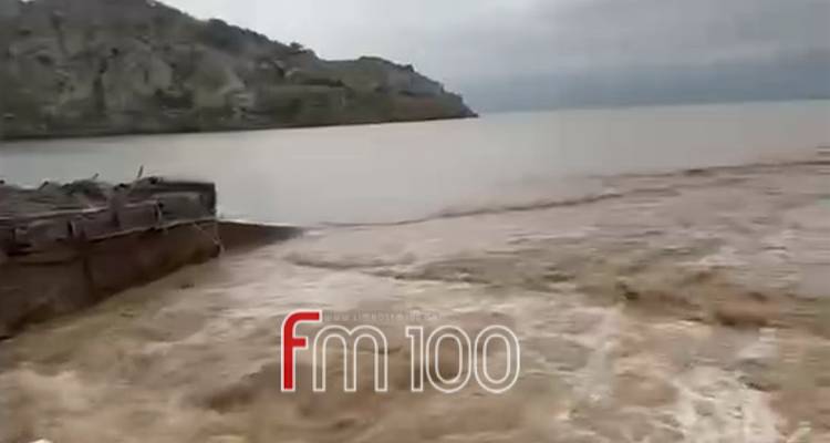 Λήμνος: Απεγκλωβίστηκαν 4 άτομα από τις μάντρες τους με την επέμβαση της Πυροσβεστικής | Σε ύφεση αυτή τη στιγμή το φαινόμενο