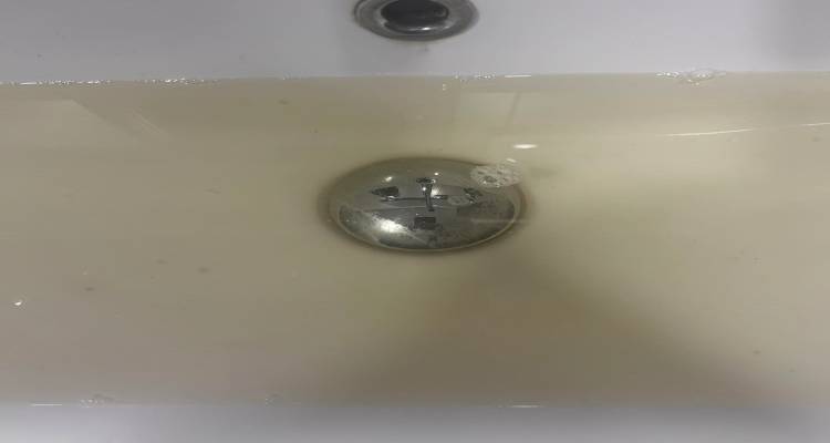 &Tau;&omicron; &chi;&rho;ώ&mu;&alpha; &tau;&omicron;&upsilon; &nu;&epsilon;&rho;&omicron;ύ &sigma;&tau;&omicron; &Theta;ά&nu;&omicron;&sigmaf; &tau;&eta;&nu; 1&eta; &Phi;&epsilon;&beta;&rho;&omicron;&upsilon;&alpha;&rho;ί&omicron;&upsilon; 