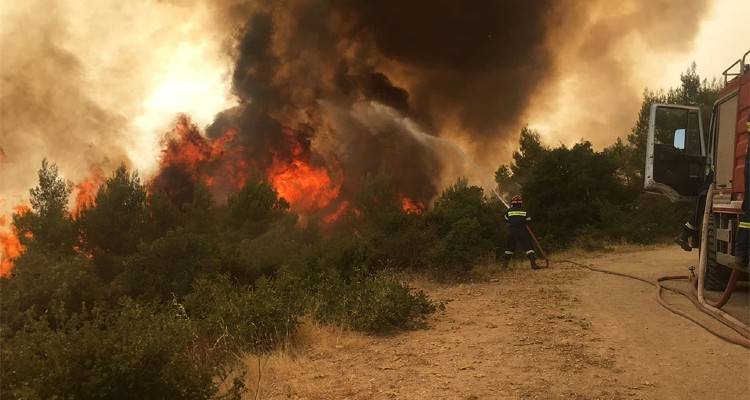 Φωτιά στη Βαρυμπόμπη: Ο Δήμος ζητά εκκένωση του Κρυονερίου - Μήνυμα 112 στη Δροσοπηγή - «Εκκενώστε άμεσα προς Αθήνα»