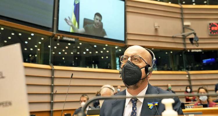 &Zeta;&epsilon;&lambda;έ&nu;&sigma;&kappa;&iota; &sigma;&tau;&omicron; &Epsilon;&upsilon;&rho;&omega;&kappa;&omicron;&iota;&nu;&omicron;&beta;&omicron;ύ&lambda;&iota;&omicron;: &laquo;&Chi;&omega;&rho;ί&sigmaf; &tau;&eta;&nu; &Epsilon;&Epsilon; &eta; &Omicron;&upsilon;&kappa;&rho;&alpha;&nu;ί&alpha; &theta;&alpha; &epsilon;ί&nu;&alpha;&iota; &mu;ό&nu;&eta; -&Alpha;&pi;&omicron;&delta;&epsilon;ί&xi;&tau;&epsilon; ό&tau;&iota; &epsilon;ί&sigma;&tau;&epsilon; &mu;&alpha;&zeta;ί &mu;&alpha;&sigmaf;!&raquo;