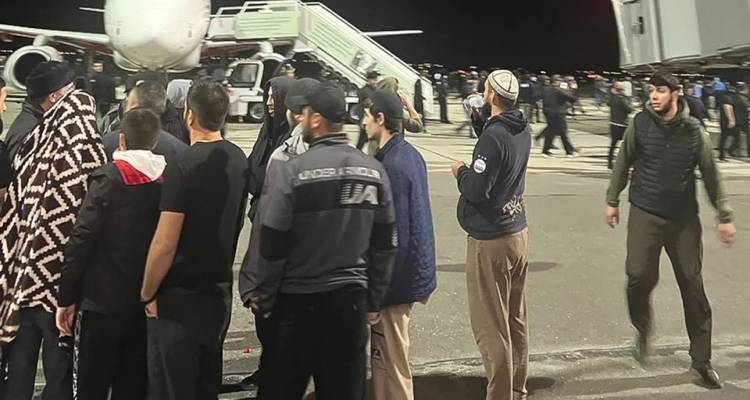 &Pi;&alpha;&nu;&iota;&kappa;ό&sigmaf; &sigma;&epsilon; &rho;&omega;&sigma;&iota;&kappa;ό &alpha;&epsilon;&rho;&omicron;&delta;&rho;ό&mu;&iota;&omicron; -&Delta;&iota;&alpha;&delta;&eta;&lambda;&omega;&tau;έ&sigmaf; έ&psi;&alpha;&chi;&nu;&alpha;&nu; &Iota;&sigma;&rho;&alpha;&eta;&lambda;&iota;&nu;&omicron;ύ&sigmaf; &phi;&omega;&nu;ά&zeta;&omicron;&nu;&tau;&alpha;&sigmaf; &laquo;&Alpha;&lambda;&lambda;&alpha;&chi;&omicron;ύ Ά&kappa;&mu;&pi;&alpha;&rho;&raquo;
